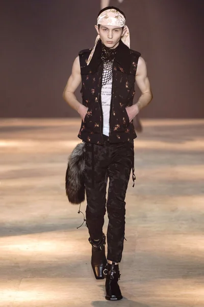 Look 22